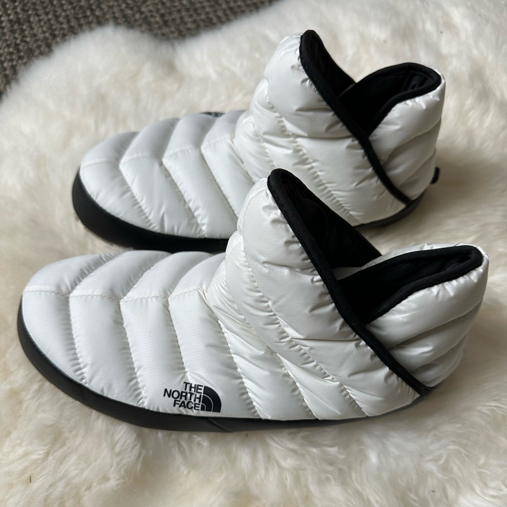 North Face Thermoball Traction Booties size 9